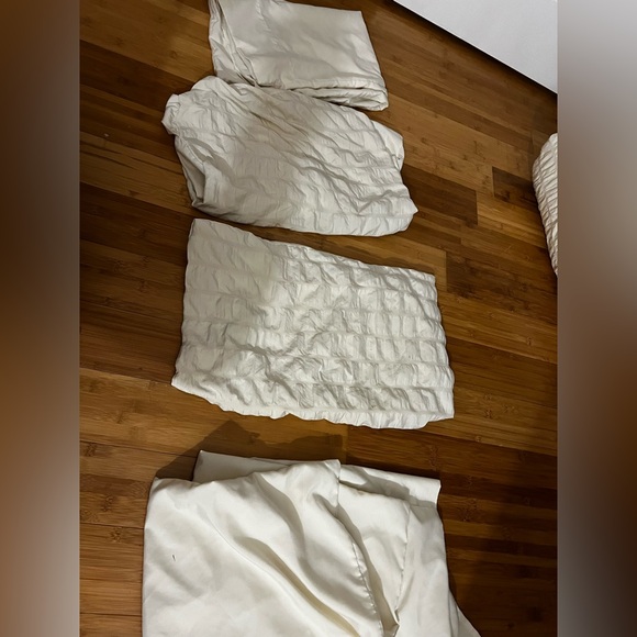 QUEEN COMFORTER SET - Picture 3 of 3